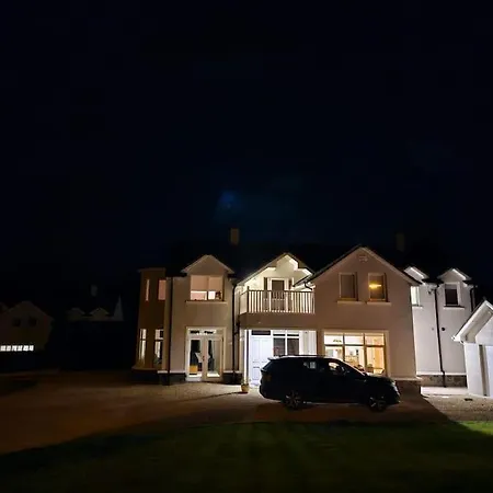 בית נופש Five Bedroom House Druids Glen