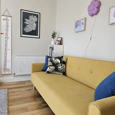 Five Bedroom House Druids Glen בית נופש