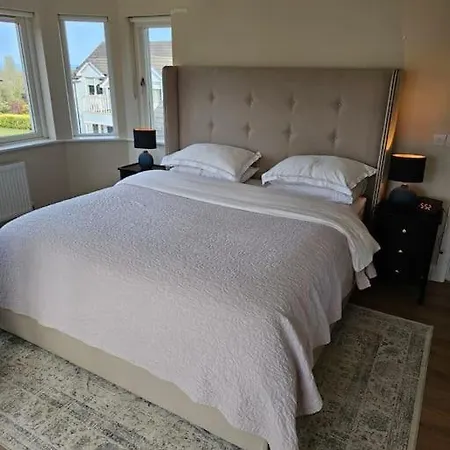 Five Bedroom House Druids Glen Σπίτι διακοπών