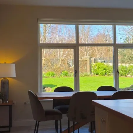 בית נופש Five Bedroom House Druids Glen *