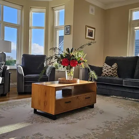 בית נופש Five Bedroom House Druids Glen