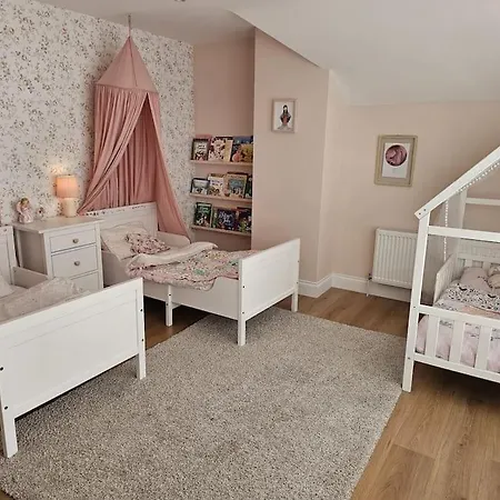 Five Bedroom House Druids Glen * Leabeg