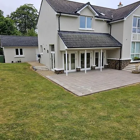 Five Bedroom House Druids Glen Σπίτι διακοπών *